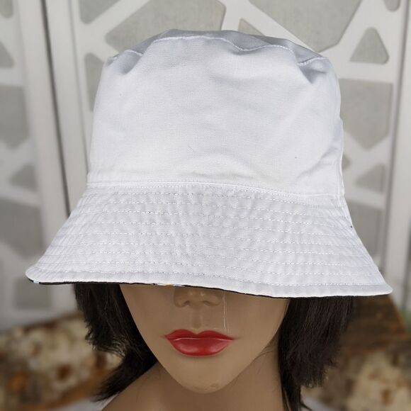 Alice + Olivia\'s Ao X Fabfitfun Reversible Bucket Hat In Daisy Print main image 10